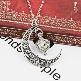 Vintage Engraved Heart Moon Pendant Necklace
