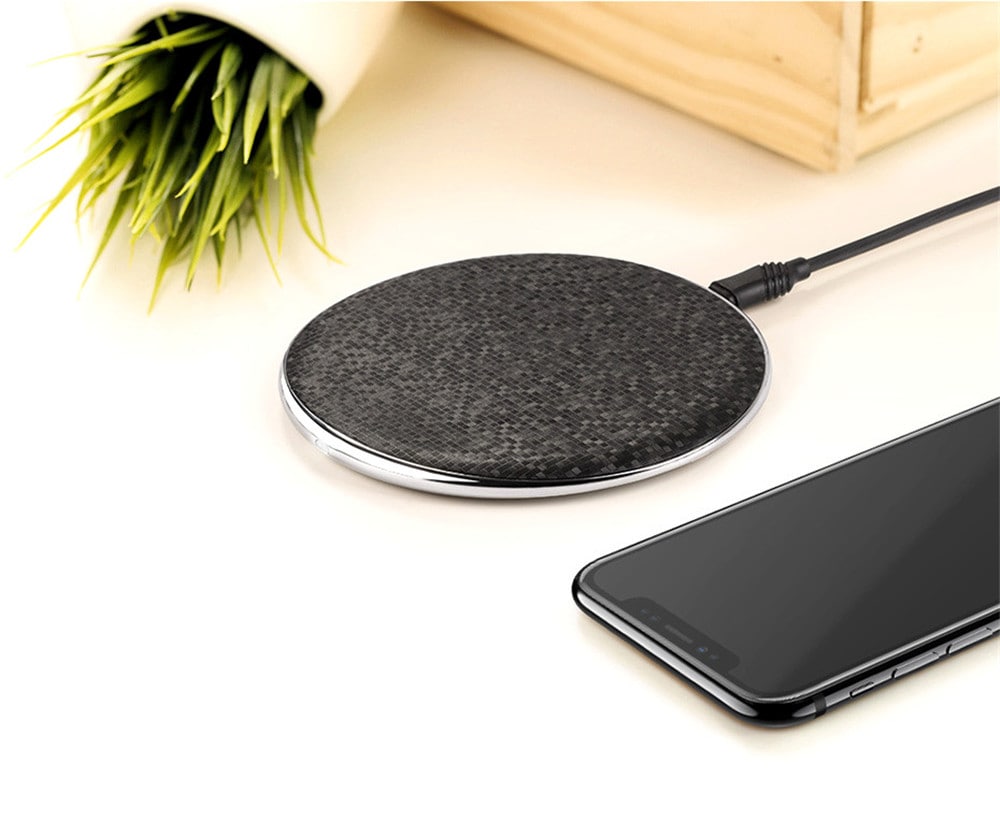 Qi Wireless Charger 5V1A Desktop Wireless Fast Charging Pad For iPhone X / 8 / 8 Plus Samsung Galaxy S8 / S8 + / Note 8- Black