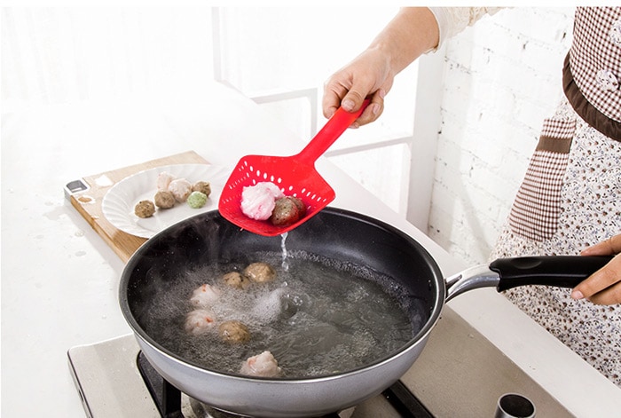 Nylon Scoop Shaped Strainer Portable Spoon Colander  Multipurpose Kitchen Utensil- Black